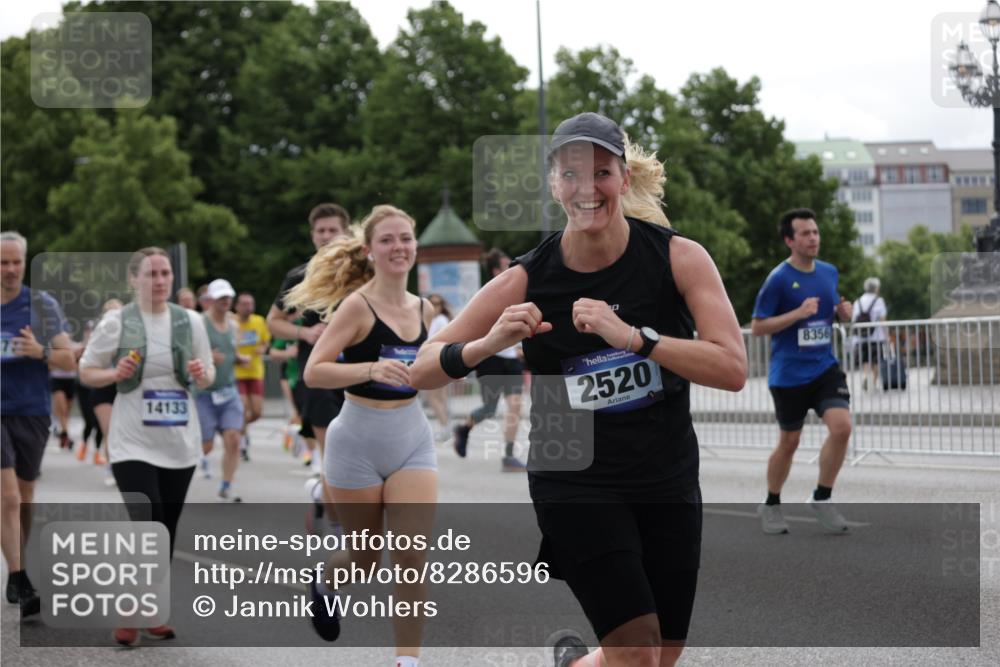 29.06.2025 - hella hamburg halbmarathon Jannik Wohlers http://msf.ph/oto/8286596 29.06.2025 10:35:42 Lombardsbrücke 1008, 1010, 1036, 1183, 1775, 1780, 1835, 2520, 2870, 3401, 3699, 3741, 3877, 4245, 4326, 4413, 4798, 4937, 5666, 6092, 6093, 6184, 6417, 6896, 7086, 7111, 7140, 7275, 7575, 7576, 8356, 8581, 8947, 9432, 9978, 10047, 10577, 11010, 11187, 11198, 11979, 12342, 12430, 12660, 12661, 13422, 13492, 13600, 13602, 13679, 14134, 14189, 14249, 14251, 14955, 15075, 15078, 15248, 15281, 15370, 15587, 15612, 15617, 15618, 15676, 15677, 15827, 15830, 15876, 16570, 16571, 17635 meine-sportfotos.de