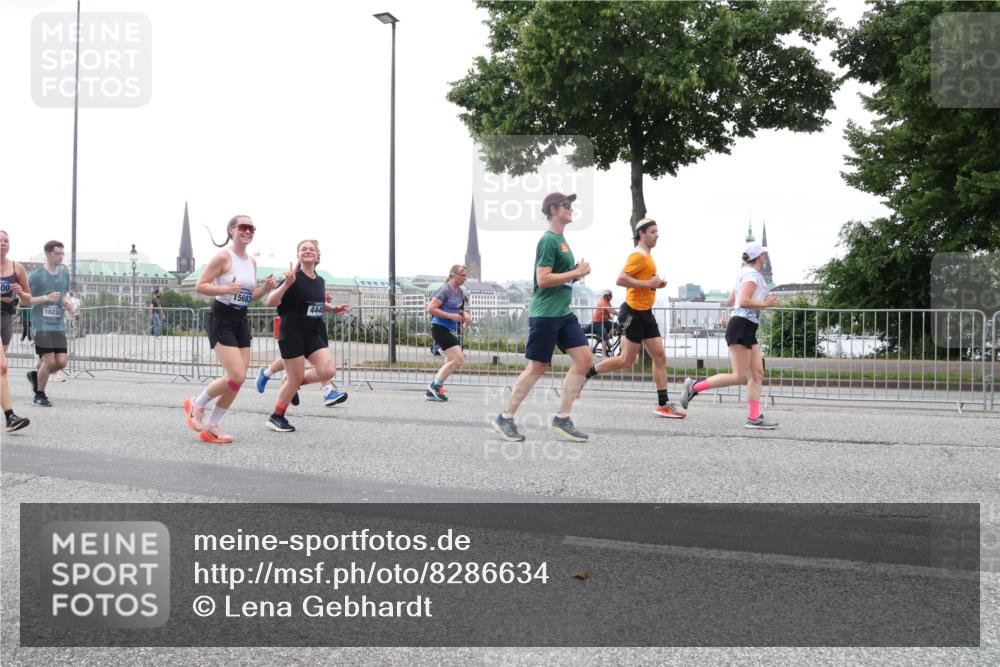 29.06.2025 - hella hamburg halbmarathon Lena Gebhardt http://msf.ph/oto/8286634 29.06.2025 10:46:36 Lombardsbrücke 1363, 1371, 1375, 1429, 1465, 1532, 1608, 1720, 1837, 1999, 2162, 2320, 2500, 2697, 2813, 2951, 3277, 3406, 3407, 3410, 3469, 3734, 3823, 4119, 4202, 4296, 4342, 4355, 4448, 4604, 5697, 5700, 5854, 6068, 6124, 6161, 6740, 7303, 7364, 7368, 7374, 7412, 7767, 7827, 7960, 7983, 8047, 8477, 8551, 8553, 8700, 9129, 9337, 9445, 9691, 10153, 10230, 11361, 11910, 12298, 12333, 12507, 12522, 13969, 14261, 15852, 16882, 16987 meine-sportfotos.de