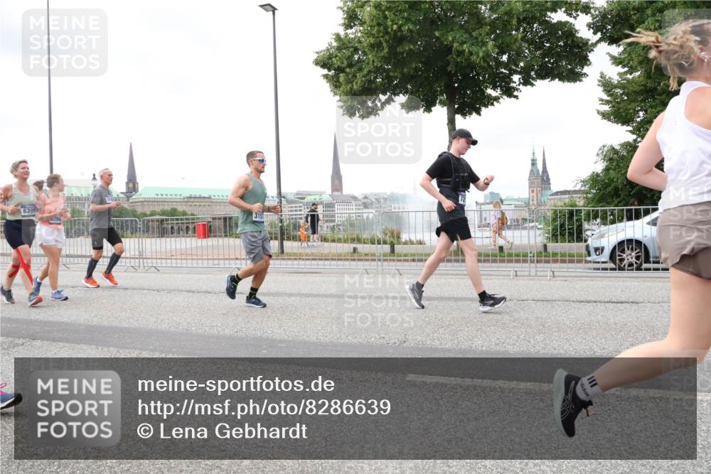 29.06.2025 - hella hamburg halbmarathon Lena Gebhardt http://msf.ph/oto/8286639 29.06.2025 10:55:26 Lombardsbrücke 6395, 0396, 3151, 1013, 1616, 1873, 1917, 2090, 2452, 3101, 3115, 3157, 3244, 3274, 3577, 4039, 4628, 5040, 5220, 5222, 5483, 5487, 5575, 6395, 6396, 6944, 7219, 7238, 7548, 7680, 7766, 8403, 8519, 8527, 8626, 9614, 9618, 9857, 9858, 9956, 10094, 10109, 10458, 10559, 10593, 10686, 10885, 11109, 11737, 11788, 11908, 12147, 12148, 12695, 12902, 13098, 13230, 13548, 13979, 13980, 14515, 14727, 15152, 15160, 16385 meine-sportfotos.de