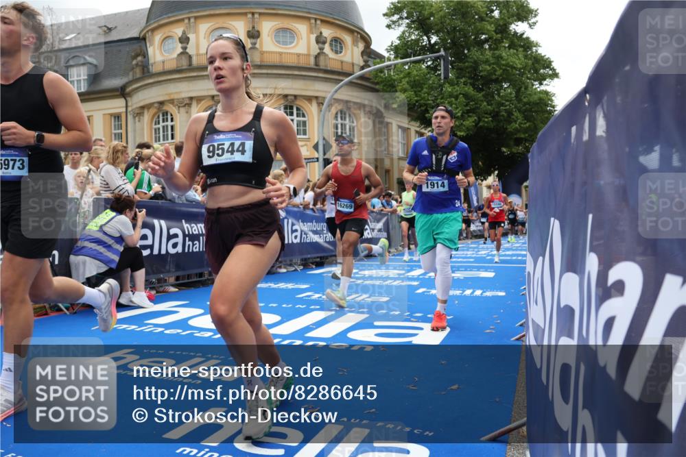 29.06.2025 - hella hamburg halbmarathon Strokosch-Dieckow http://msf.ph/oto/8286645 29.06.2025 10:48:11 Ziel 1914, 4324, 4711, 7599, 8916, 9544, 9626, 9638, 9770, 11211, 11467, 12685, 14192, 14797, 14814, 15590, 15629, 15735, 15973, 15981, 16094, 16149, 16269, 18963, 19127 meine-sportfotos.de