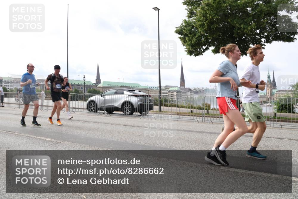 29.06.2025 - hella hamburg halbmarathon Lena Gebhardt http://msf.ph/oto/8286662 29.06.2025 10:20:55 Lombardsbrücke 11145, 17832, 100, 1011, 1028, 1266, 1471, 1658, 2053, 2101, 2325, 2383, 2834, 2923, 2945, 2956, 2986, 3161, 3247, 3453, 3733, 3781, 3813, 4082, 4166, 4288, 4350, 4422, 4754, 4869, 5041, 5061, 5181, 5625, 5767, 6275, 6308, 6608, 6951, 7228, 7608, 8113, 8588, 8724, 8726, 8940, 9005, 9011, 9108, 9236, 9722, 9981, 10050, 10350, 10585, 10602, 10613, 10647, 11100, 11145, 11603, 11698, 11995, 12175, 12694, 12844, 13057, 13508 meine-sportfotos.de