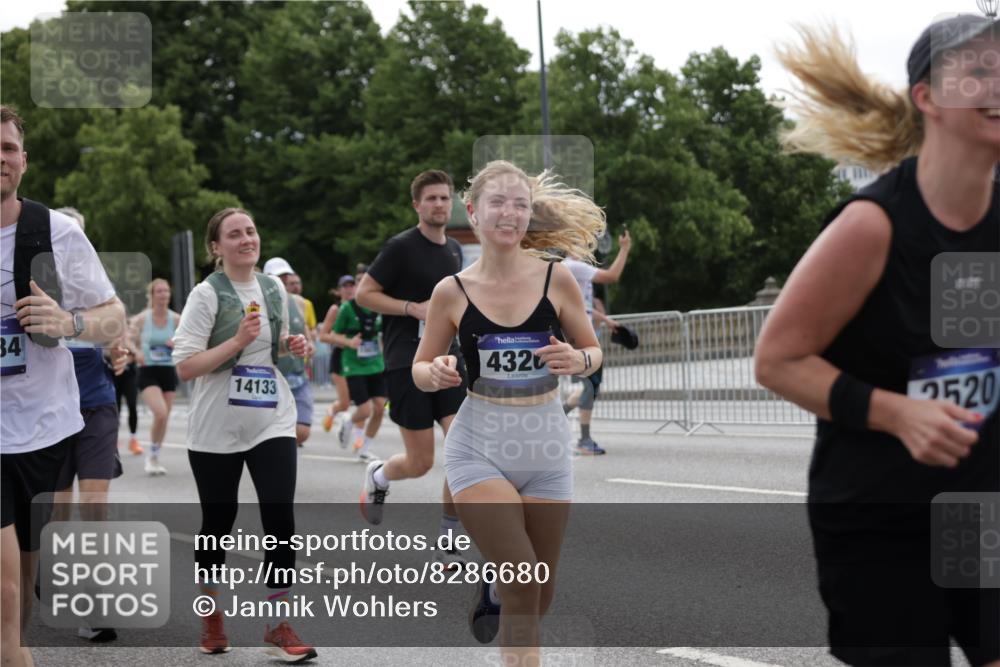 29.06.2025 - hella hamburg halbmarathon Jannik Wohlers http://msf.ph/oto/8286680 29.06.2025 10:35:42 Lombardsbrücke 1008, 1010, 1036, 1183, 1775, 1780, 1835, 2520, 2870, 3401, 3699, 3741, 3877, 4245, 4326, 4413, 4798, 4937, 5666, 6092, 6093, 6184, 6417, 6896, 7086, 7111, 7140, 7275, 7575, 7576, 8356, 8581, 8947, 9432, 9978, 10047, 10577, 11010, 11187, 11198, 11979, 12342, 12430, 12660, 12661, 13422, 13492, 13600, 13602, 13679, 14134, 14189, 14249, 14251, 14955, 15075, 15078, 15248, 15281, 15370, 15587, 15612, 15617, 15618, 15676, 15677, 15827, 15830, 15876, 16570, 16571, 17635 meine-sportfotos.de