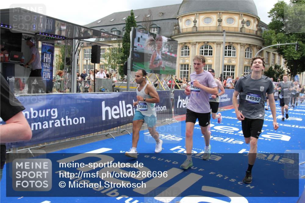 29.06.2025 - hella hamburg halbmarathon Michael Strokosch http://msf.ph/oto/8286696 29.06.2025 10:55:37 Ziel 2982, 3037, 5319, 6591, 8573, 11554, 11568, 12196, 12515, 12544, 12584, 13267, 14036, 14592, 16110, 16334, 16609, 17615 meine-sportfotos.de