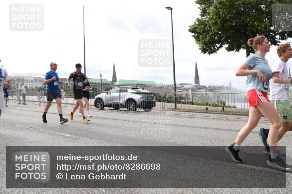 29.06.2025 - hella hamburg halbmarathon Lena Gebhardt http://msf.ph/oto/8286698 29.06.2025 10:20:56 Lombardsbrücke 11145, 17832, 1011, 1028, 1266, 1471, 1658, 2053, 2101, 2325, 2383, 2834, 2923, 2945, 2956, 2986, 3161, 3247, 3453, 3733, 3781, 3813, 4082, 4166, 4288, 4350, 4422, 4754, 4869, 5041, 5061, 5181, 5625, 5767, 6275, 6308, 6608, 7228, 7608, 8113, 8724, 8726, 8940, 9005, 9011, 9108, 9236, 9501, 9722, 9981, 10050, 10350, 10585, 10602, 10613, 10647, 11100, 11145, 11603, 11698, 11995, 12175, 12694, 12844, 13057, 13508 meine-sportfotos.de