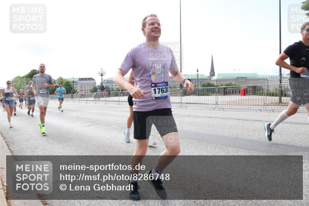 29.06.2025 - hella hamburg halbmarathon Lena Gebhardt http://msf.ph/oto/8286748 29.06.2025 10:11:47 Lombardsbrücke 1328, 1531, 1866, 1992, 3363, 4227, 5379, 5605, 7571, 8115, 8368, 8807, 8810, 9191, 9428, 10042, 10372, 10409, 10428, 11321, 11507, 11537, 11581, 11755, 11917, 12286, 12473, 13171, 13177, 13203, 13542, 13939, 13958, 14008, 14384, 15797, 15945, 16976, 17080, 17638, 17774, 17787, 17866, 18261, 18278, 18382, 18395, 18655, 19172 meine-sportfotos.de