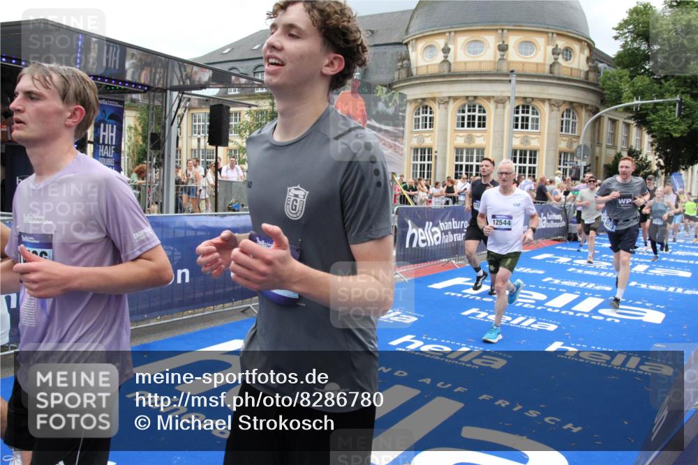 29.06.2025 - hella hamburg halbmarathon Michael Strokosch http://msf.ph/oto/8286780 29.06.2025 10:55:38 Ziel 1120, 2955, 2982, 3037, 8573, 11039, 11554, 11568, 12196, 12515, 12544, 12584, 13267, 14036, 14592, 15896, 16110, 16334, 17615, 18064 meine-sportfotos.de