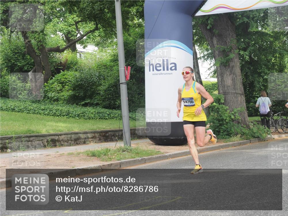 29.06.2025 - hella hamburg halbmarathon KatJ http://msf.ph/oto/8286786 29.06.2025 10:11:43 Zwischen KM18-KM19  meine-sportfotos.de