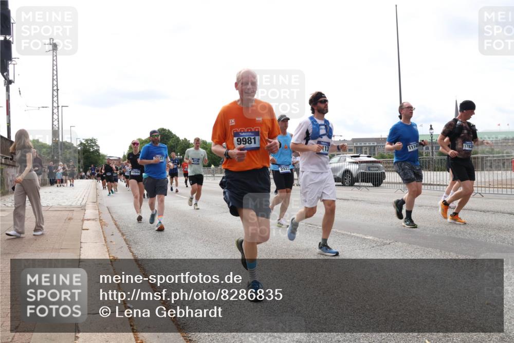 29.06.2025 - hella hamburg halbmarathon Lena Gebhardt http://msf.ph/oto/8286835 29.06.2025 10:20:56 Lombardsbrücke 12844, 47, 9236, 9981, 2923, 11145, 17832, 1011, 1028, 1266, 1471, 1658, 2053, 2101, 2325, 2383, 2834, 2923, 2945, 2956, 2986, 3161, 3247, 3453, 3733, 3781, 3813, 4082, 4166, 4288, 4350, 4422, 4754, 4869, 5041, 5061, 5181, 5625, 5767, 6275, 6308, 6608, 7228, 7608, 8113, 8724, 8726, 8940, 9005, 9011, 9108, 9236, 9501, 9722, 9981, 10050, 10350, 10585, 10602, 10613, 10647, 11100, 11145, 11603, 11698, 11995, 12175, 12694, 12844, 13057, 13508 meine-sportfotos.de