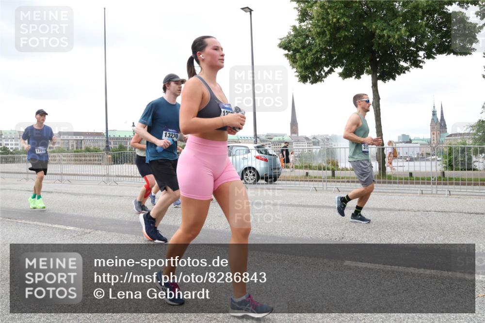 29.06.2025 - hella hamburg halbmarathon Lena Gebhardt http://msf.ph/oto/8286843 29.06.2025 10:55:27 Lombardsbrücke 17019, 13230, 12, 315, 1013, 1616, 1873, 1917, 2090, 2452, 3101, 3115, 3157, 3244, 3274, 3577, 4039, 4628, 5040, 5220, 5222, 5483, 5487, 5575, 6395, 6396, 6944, 7219, 7238, 7548, 7680, 7766, 8403, 8519, 8527, 8626, 8648, 9614, 9618, 9857, 9858, 9956, 10094, 10109, 10458, 10559, 10593, 10686, 10885, 11109, 11737, 11788, 11908, 12147, 12148, 12695, 12902, 13098, 13230, 13548, 14515, 14727, 15152, 15160, 16385 meine-sportfotos.de