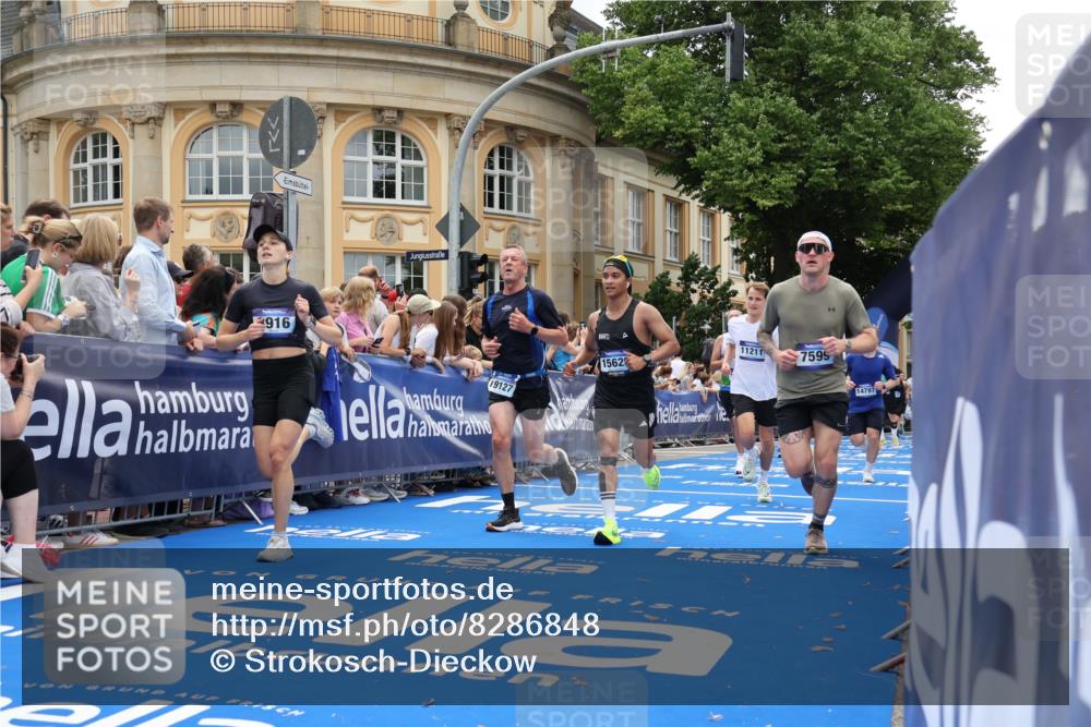 29.06.2025 - hella hamburg halbmarathon Strokosch-Dieckow http://msf.ph/oto/8286848 29.06.2025 10:48:16 Ziel 1537, 1914, 5129, 5528, 6923, 7367, 7599, 8216, 8916, 9770, 11211, 11467, 12685, 14192, 14797, 14814, 15590, 15629, 15735, 15973, 15981, 17745, 17982, 18963, 19127 meine-sportfotos.de