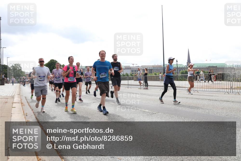 29.06.2025 - hella hamburg halbmarathon Lena Gebhardt http://msf.ph/oto/8286859 29.06.2025 10:35:59 Lombardsbrücke 4413, 8947, 18541, 688, 6845, 11979, 1008, 1010, 1036, 1108, 1183, 1336, 1730, 1775, 1780, 1786, 1835, 2352, 2425, 2520, 2787, 2811, 2827, 2870, 3243, 3401, 3598, 3699, 3741, 3877, 3990, 4245, 4326, 4413, 4798, 4902, 4937, 5147, 5240, 5666, 6021, 6092, 6093, 6184, 6381, 6417, 6845, 6867, 6896, 7086, 7111, 7140, 7275, 7304, 7382, 7575, 7576, 8333, 8356, 8581, 8947, 9342, 9432, 9803, 9806, 9819, 10652, 12026, 12408 meine-sportfotos.de