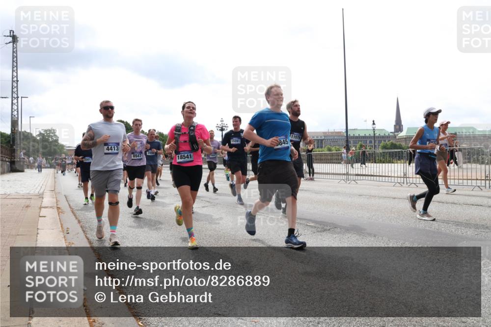 29.06.2025 - hella hamburg halbmarathon Lena Gebhardt http://msf.ph/oto/8286889 29.06.2025 10:36:00 Lombardsbrücke 2001, 4413, 8947, 3990, 18541, 10047, 11979, 15281, 845, 1008, 1010, 1036, 1108, 1183, 1336, 1730, 1775, 1780, 1786, 1835, 2352, 2425, 2520, 2787, 2811, 2827, 2870, 3243, 3401, 3598, 3699, 3741, 3877, 3990, 4245, 4326, 4413, 4798, 4902, 4937, 5147, 5246, 5666, 6021, 6092, 6093, 6184, 6381, 6417, 6845, 6867, 6896, 7086, 7111, 7140, 7275, 7304, 7382, 7575, 7576, 8333, 8356, 8581, 8947, 9342, 9432, 9803, 9806, 9819, 10652, 12026, 12408 meine-sportfotos.de