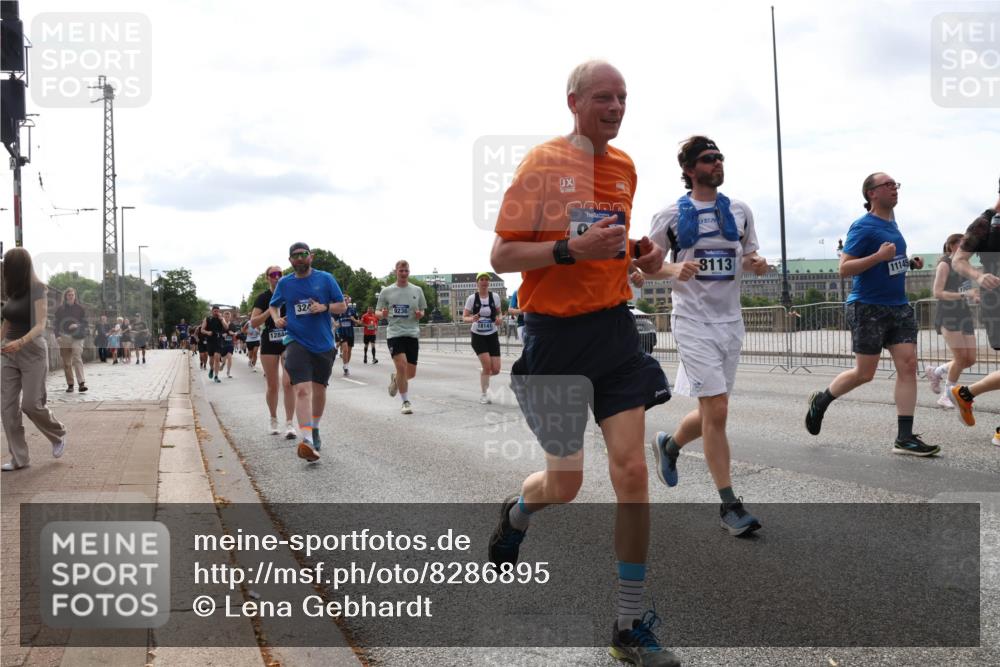 29.06.2025 - hella hamburg halbmarathon Lena Gebhardt http://msf.ph/oto/8286895 29.06.2025 10:20:56 Lombardsbrücke 1284, 324, 9236, 18141, 8113, 11145, 1011, 1028, 1266, 1471, 1658, 2053, 2101, 2325, 2383, 2834, 2923, 2945, 2956, 2986, 3161, 3247, 3453, 3733, 3781, 3813, 4082, 4166, 4288, 4350, 4422, 4754, 4869, 5041, 5061, 5181, 5625, 5767, 6275, 6308, 6608, 7228, 7608, 8113, 8724, 8726, 8940, 9005, 9011, 9108, 9236, 9501, 9722, 9981, 10050, 10350, 10585, 10602, 10613, 10647, 11100, 11145, 11603, 11698, 11995, 12175, 12694, 12844, 13057, 13508 meine-sportfotos.de