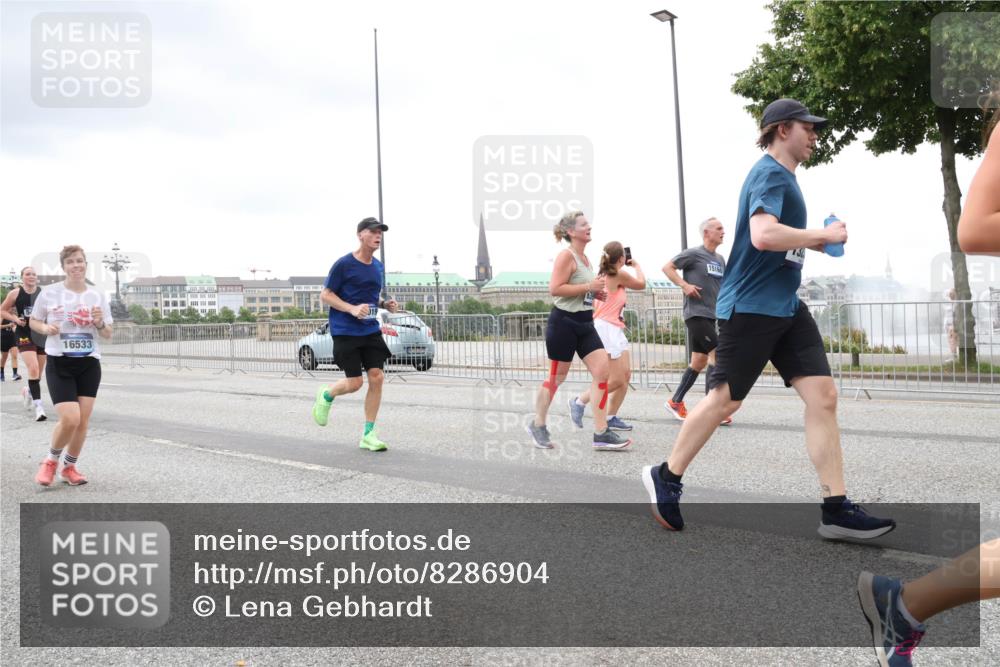 29.06.2025 - hella hamburg halbmarathon Lena Gebhardt http://msf.ph/oto/8286904 29.06.2025 10:55:27 Lombardsbrücke 19, 16533, 15160, 1013, 1616, 1873, 1917, 2090, 2452, 3101, 3115, 3157, 3244, 3274, 3577, 4039, 4628, 5040, 5220, 5222, 5483, 5487, 5575, 6395, 6396, 6944, 7219, 7238, 7548, 7680, 7766, 8403, 8519, 8527, 8626, 8648, 9614, 9618, 9857, 9858, 9956, 10094, 10109, 10458, 10559, 10593, 10686, 10885, 11109, 11737, 11788, 11908, 12147, 12148, 12695, 12902, 13098, 13230, 13548, 14515, 14727, 15152, 15160, 16385 meine-sportfotos.de