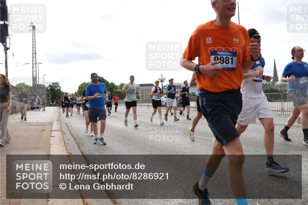 29.06.2025 - hella hamburg halbmarathon Lena Gebhardt http://msf.ph/oto/8286921 29.06.2025 10:20:57 Lombardsbrücke 18141, 9981, 11145, 1011, 1028, 1266, 1471, 1658, 2053, 2101, 2325, 2383, 2834, 2923, 2945, 2956, 2986, 3161, 3247, 3453, 3733, 3781, 3813, 4082, 4166, 4288, 4350, 4422, 4754, 4869, 5041, 5061, 5181, 5625, 5767, 6275, 6308, 6608, 7228, 7608, 8113, 8724, 8726, 8940, 9005, 9011, 9108, 9236, 9501, 9722, 9981, 10050, 10350, 10585, 10602, 11100, 11145, 11698, 11995, 12175, 12694, 12844, 13057, 13508 meine-sportfotos.de