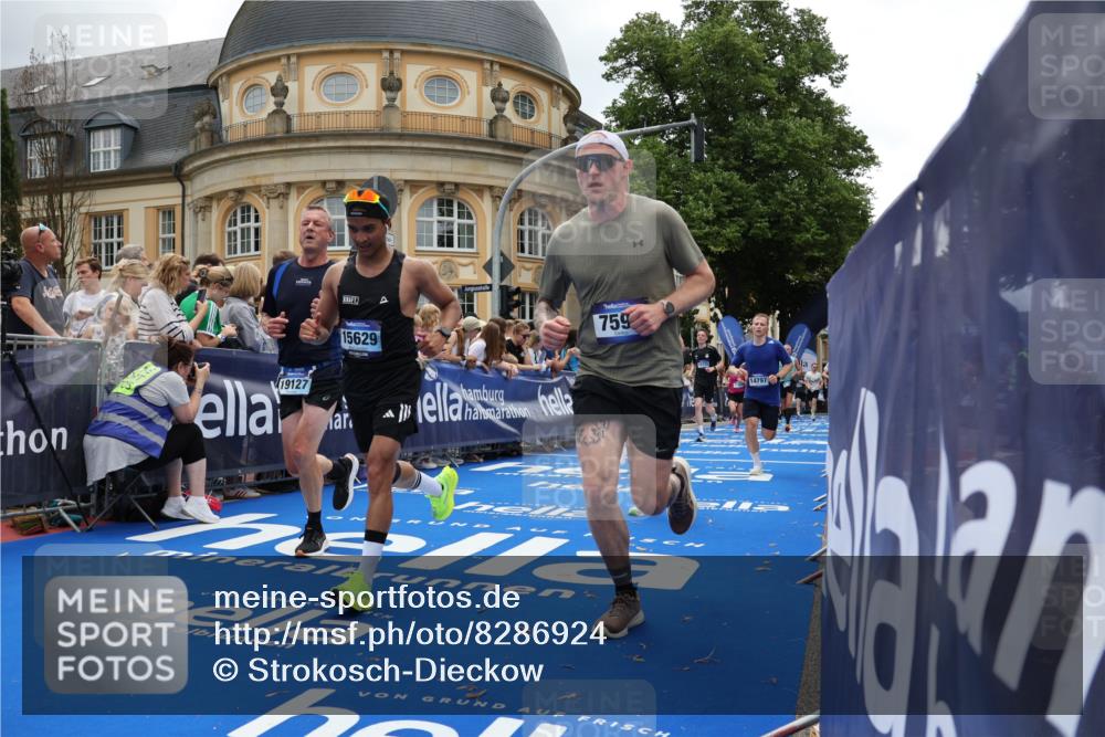 29.06.2025 - hella hamburg halbmarathon Strokosch-Dieckow http://msf.ph/oto/8286924 29.06.2025 10:48:17 Ziel 1537, 3747, 5129, 5362, 5528, 6081, 6923, 7367, 7599, 8216, 8916, 9770, 11211, 11467, 12549, 12685, 14797, 14814, 15590, 15629, 15735, 15981, 17745, 17982, 18963, 19127 meine-sportfotos.de