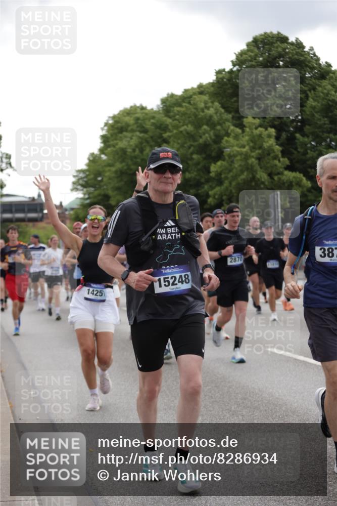 29.06.2025 - hella hamburg halbmarathon Jannik Wohlers http://msf.ph/oto/8286934 29.06.2025 10:35:43 Lombardsbrücke 1008, 1010, 1036, 1183, 1775, 1780, 1835, 2520, 2870, 3401, 3699, 3741, 3877, 4245, 4326, 4413, 4798, 4937, 5666, 6092, 6093, 6184, 6417, 6896, 7086, 7111, 7140, 7275, 7575, 7576, 8356, 8581, 8947, 9978, 10047, 10577, 11010, 11187, 11198, 11979, 12342, 12660, 12661, 13422, 13492, 13600, 13602, 13679, 14134, 14189, 14249, 14251, 14955, 15075, 15078, 15248, 15281, 15370, 15587, 15612, 15617, 15618, 15676, 15677, 15827, 15830, 15876, 16570, 16571, 17635 meine-sportfotos.de