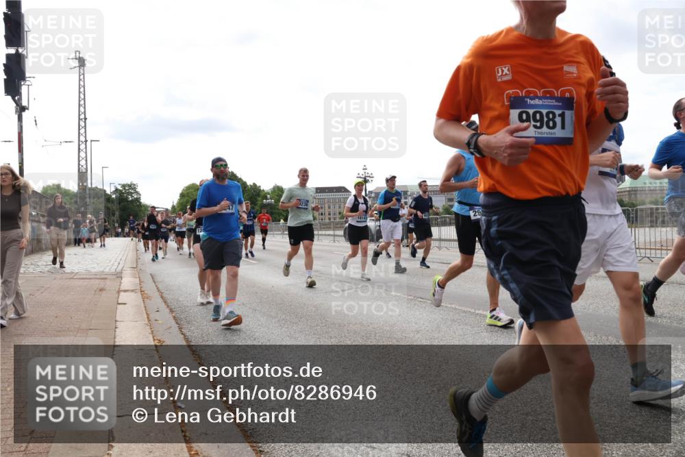 29.06.2025 - hella hamburg halbmarathon Lena Gebhardt http://msf.ph/oto/8286946 29.06.2025 10:20:57 Lombardsbrücke 18141, 29, 9981, 1011, 1028, 1266, 1471, 1658, 2053, 2101, 2325, 2383, 2834, 2923, 2945, 2956, 2986, 3161, 3247, 3453, 3733, 3781, 3813, 4082, 4166, 4288, 4350, 4422, 4754, 4869, 5041, 5061, 5181, 5625, 5767, 6275, 6308, 6608, 7228, 7608, 8113, 8724, 8726, 8940, 9005, 9011, 9108, 9236, 9501, 9722, 9981, 10050, 10350, 10585, 10602, 11100, 11145, 11698, 11995, 12175, 12694, 12844, 13057, 13508 meine-sportfotos.de