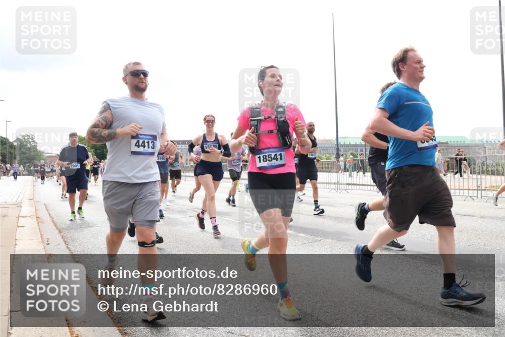 29.06.2025 - hella hamburg halbmarathon Lena Gebhardt http://msf.ph/oto/8286960 29.06.2025 10:36:00 Lombardsbrücke 2001, 4413, 3990, 1888, 10047, 18541, 15612, 943, 1008, 1010, 1036, 1108, 1183, 1336, 1730, 1775, 1780, 1786, 1835, 2352, 2425, 2520, 2787, 2811, 2827, 2870, 3243, 3401, 3598, 3699, 3741, 3877, 3990, 4245, 4326, 4413, 4798, 4902, 4937, 5147, 5246, 5666, 6021, 6092, 6093, 6184, 6381, 6417, 6845, 6867, 6896, 7086, 7111, 7140, 7275, 7304, 7382, 7575, 7576, 8333, 8356, 8581, 8947, 9342, 9432, 9803, 9806, 9819, 10652, 12026, 12408 meine-sportfotos.de