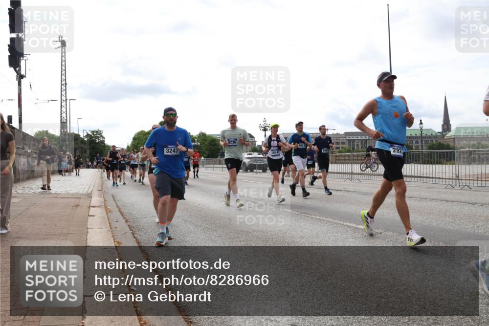 29.06.2025 - hella hamburg halbmarathon Lena Gebhardt http://msf.ph/oto/8286966 29.06.2025 10:20:57 Lombardsbrücke 3247, 9236, 9011, 18141, 2922, 1011, 1028, 1266, 1471, 1658, 2053, 2101, 2325, 2383, 2834, 2923, 2945, 2956, 2986, 3161, 3247, 3453, 3733, 3781, 3813, 4082, 4166, 4288, 4350, 4422, 4754, 4869, 5041, 5061, 5181, 5625, 5767, 6275, 6308, 6608, 7228, 7608, 8113, 8724, 8726, 8940, 9005, 9011, 9108, 9236, 9501, 9722, 9981, 10050, 10350, 10585, 10602, 11100, 11145, 11698, 11995, 12175, 12694, 12844, 13057, 13508 meine-sportfotos.de
