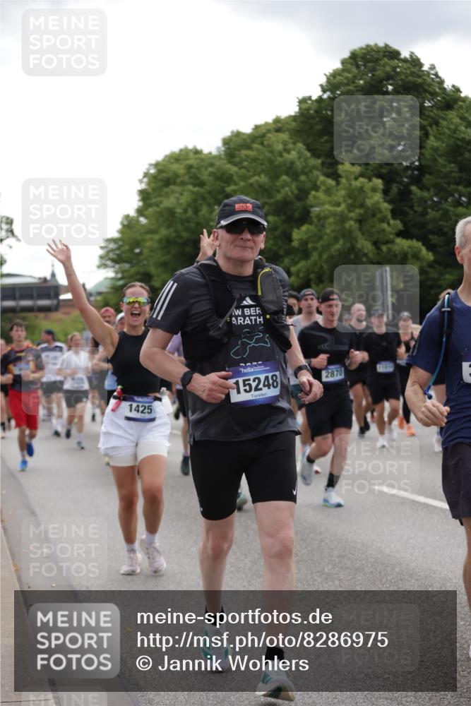 29.06.2025 - hella hamburg halbmarathon Jannik Wohlers http://msf.ph/oto/8286975 29.06.2025 10:35:43 Lombardsbrücke 1008, 1010, 1036, 1183, 1775, 1780, 1835, 2520, 2870, 3401, 3699, 3741, 3877, 4245, 4326, 4413, 4798, 4937, 5666, 6092, 6093, 6184, 6417, 6896, 7086, 7111, 7140, 7275, 7575, 7576, 8356, 8581, 8947, 9978, 10047, 10577, 11010, 11187, 11198, 11979, 12342, 12660, 12661, 13422, 13492, 13600, 13602, 13679, 14134, 14189, 14249, 14251, 14955, 15075, 15078, 15248, 15281, 15370, 15587, 15612, 15617, 15618, 15676, 15677, 15827, 15830, 15876, 16570, 16571, 17635 meine-sportfotos.de