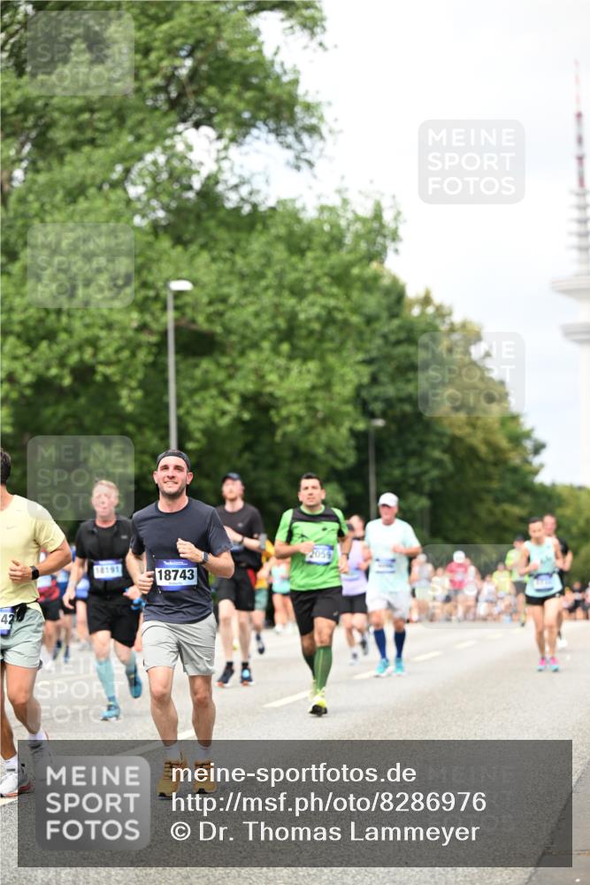 29.06.2025 - hella hamburg halbmarathon Dr. Thomas Lammeyer http://msf.ph/oto/8286976 29.06.2025 10:37:06 Kennedybrücke 1078, 1199, 1237, 1373, 1647, 1732, 1879, 2059, 2384, 2838, 2959, 3221, 3391, 3422, 3653, 3660, 3670, 3708, 4030, 4096, 4446, 4555, 5110, 5156, 5581, 6861, 7135, 7749, 7750, 8170, 8175, 8595, 8839, 9034, 9289, 9471, 9542, 9768, 9780, 9812, 10002, 10770 meine-sportfotos.de