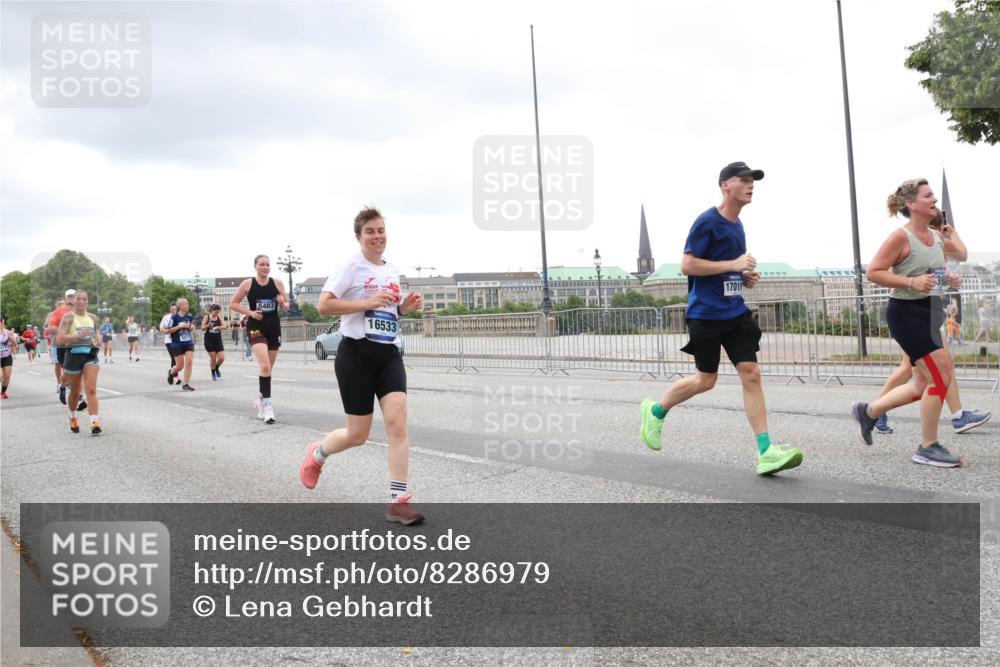 29.06.2025 - hella hamburg halbmarathon Lena Gebhardt http://msf.ph/oto/8286979 29.06.2025 10:55:28 Lombardsbrücke 5483, 16533, 17019, 1013, 1616, 1873, 1917, 2090, 2452, 3101, 3115, 3157, 3244, 3274, 3577, 4039, 4628, 5040, 5220, 5222, 5483, 5487, 5575, 6395, 6396, 6944, 7219, 7238, 7548, 7680, 7766, 8403, 8519, 8527, 8626, 8648, 9614, 9618, 9857, 9858, 9956, 10094, 10436, 10438, 10458, 10559, 10593, 10686, 10885, 11109, 11737, 11788, 11908, 12147, 12148, 12695, 12902, 13098, 13230, 13548, 14515, 14727, 15152, 15160, 16385 meine-sportfotos.de