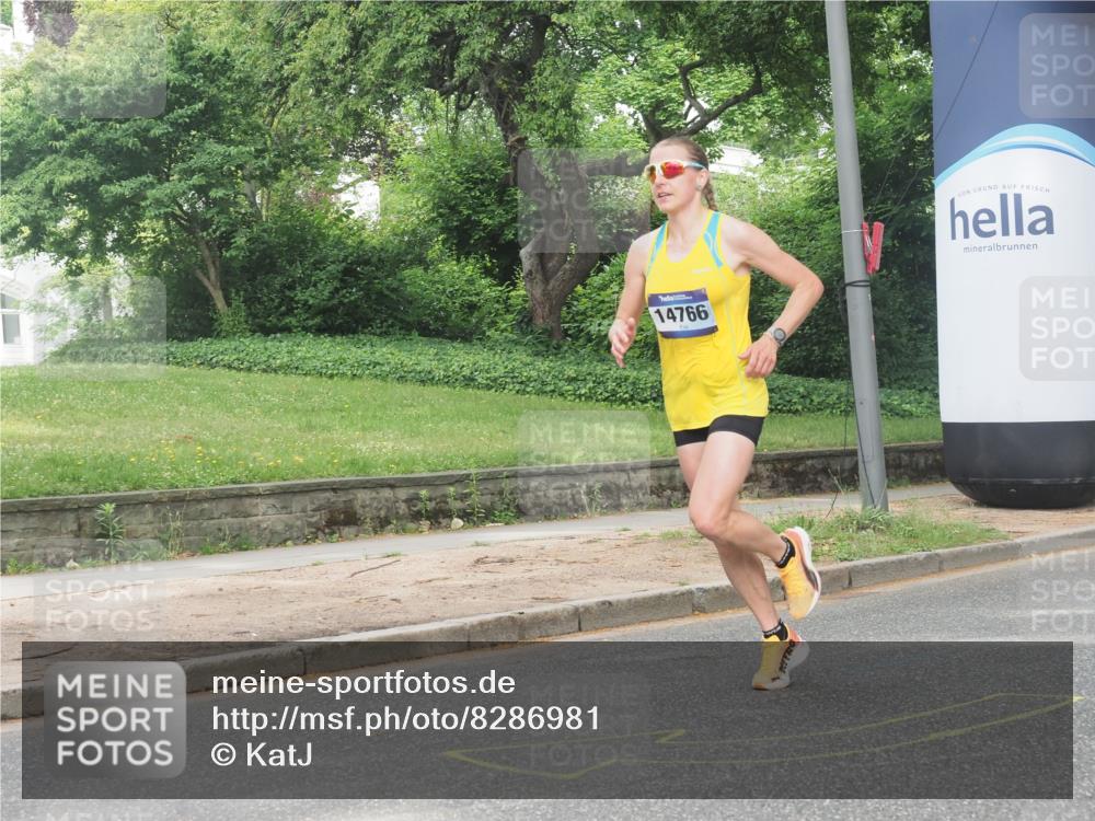 29.06.2025 - hella hamburg halbmarathon KatJ http://msf.ph/oto/8286981 29.06.2025 10:11:44 Zwischen KM18-KM19  meine-sportfotos.de