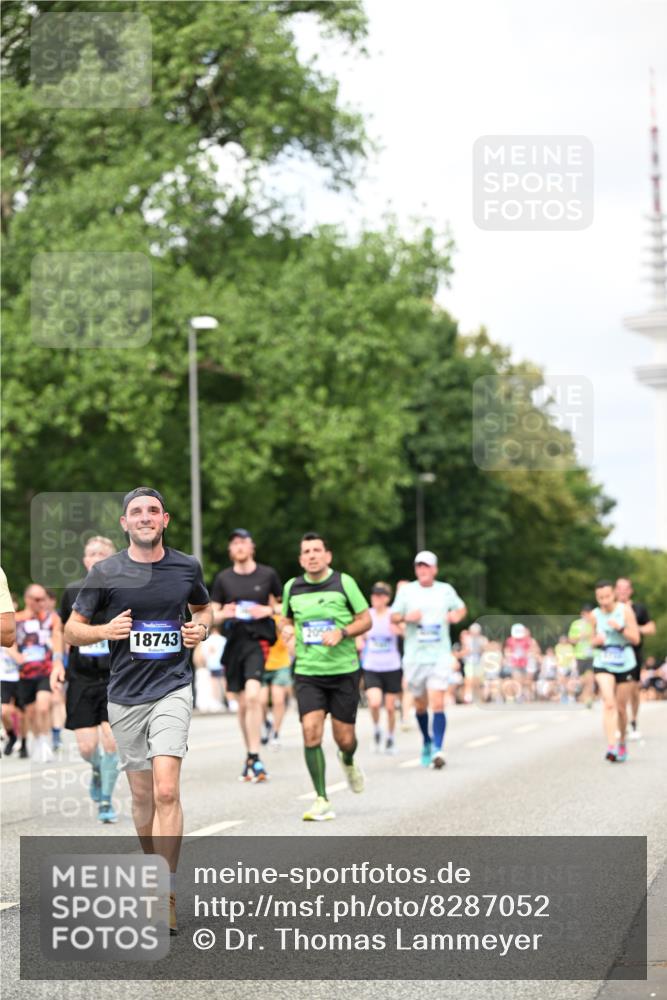 29.06.2025 - hella hamburg halbmarathon Dr. Thomas Lammeyer http://msf.ph/oto/8287052 29.06.2025 10:37:06 Kennedybrücke 1078, 1199, 1237, 1373, 1647, 1732, 1879, 2059, 2384, 2838, 2959, 3221, 3391, 3422, 3653, 3660, 3670, 3708, 4030, 4096, 4446, 4555, 5110, 5156, 5581, 6861, 7135, 7749, 7750, 8170, 8175, 8595, 8839, 9034, 9289, 9471, 9542, 9768, 9780, 9812, 10002, 10770 meine-sportfotos.de