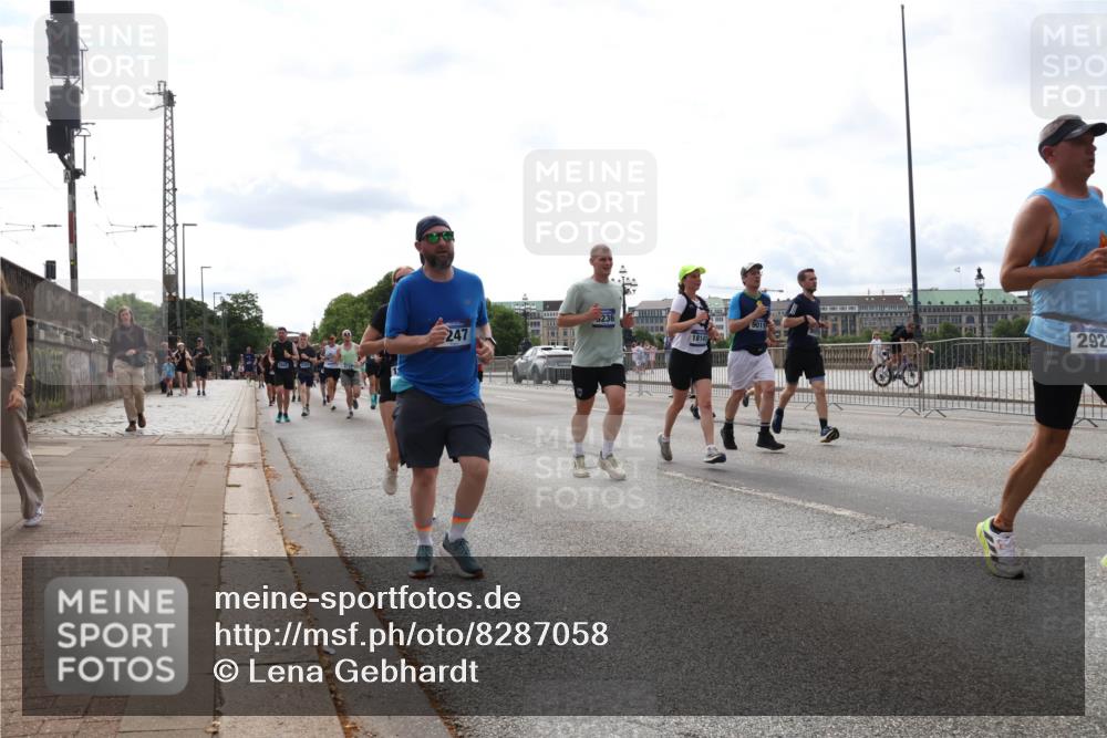 29.06.2025 - hella hamburg halbmarathon Lena Gebhardt http://msf.ph/oto/8287058 29.06.2025 10:20:57 Lombardsbrücke 236, 9011, 247, 18141, 292, 1011, 1028, 1266, 1471, 1658, 2053, 2101, 2325, 2383, 2834, 2923, 2945, 2956, 2986, 3161, 3247, 3453, 3733, 3781, 3813, 4082, 4166, 4288, 4350, 4422, 4754, 4869, 5041, 5061, 5181, 5625, 5767, 6275, 6308, 6608, 7228, 7608, 8113, 8724, 8726, 8940, 9005, 9011, 9108, 9236, 9501, 9722, 9981, 10050, 10350, 10585, 10602, 11100, 11145, 11698, 11995, 12175, 12694, 12844, 13057, 13508 meine-sportfotos.de