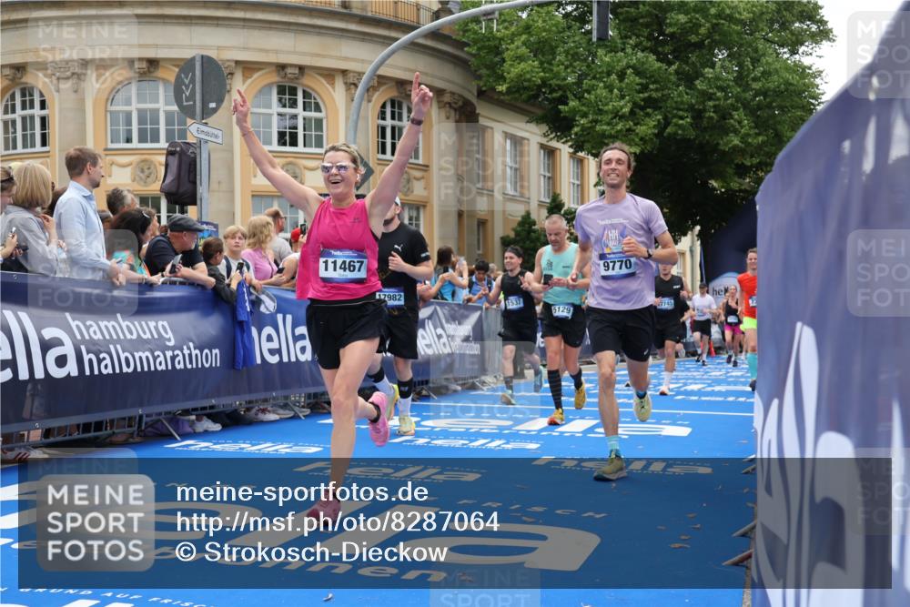 29.06.2025 - hella hamburg halbmarathon Strokosch-Dieckow http://msf.ph/oto/8287064 29.06.2025 10:48:21 Ziel 1537, 3747, 5129, 5362, 5528, 6081, 6923, 7367, 7599, 8216, 9262, 9770, 11211, 11451, 11467, 12549, 12840, 13962, 14797, 14990, 15629, 15735, 17745, 17855, 17982, 18790, 18923, 18963, 19127 meine-sportfotos.de