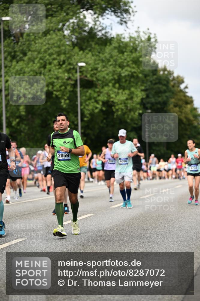 29.06.2025 - hella hamburg halbmarathon Dr. Thomas Lammeyer http://msf.ph/oto/8287072 29.06.2025 10:37:08 Kennedybrücke 1078, 1199, 1237, 1373, 1647, 1732, 1879, 2059, 2384, 2838, 2959, 3221, 3391, 3422, 3653, 3660, 3670, 3708, 4030, 4096, 4446, 4555, 5110, 5156, 5581, 6861, 7135, 7749, 7750, 8170, 8175, 8595, 8839, 9034, 9289, 9471, 9768, 9780, 9812, 10002, 10770 meine-sportfotos.de