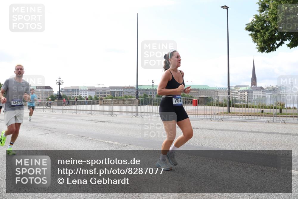 29.06.2025 - hella hamburg halbmarathon Lena Gebhardt http://msf.ph/oto/8287077 29.06.2025 10:11:47 Lombardsbrücke 1328, 1531, 1866, 1992, 3363, 4227, 5379, 5605, 7571, 8115, 8368, 8807, 8810, 9191, 9428, 10042, 10372, 10409, 10428, 11321, 11507, 11537, 11581, 11755, 11917, 12286, 12473, 13171, 13177, 13203, 13542, 13939, 13958, 14008, 14384, 15797, 15945, 16976, 17080, 17638, 17774, 17787, 17866, 18261, 18278, 18382, 18395, 18655, 19172 meine-sportfotos.de