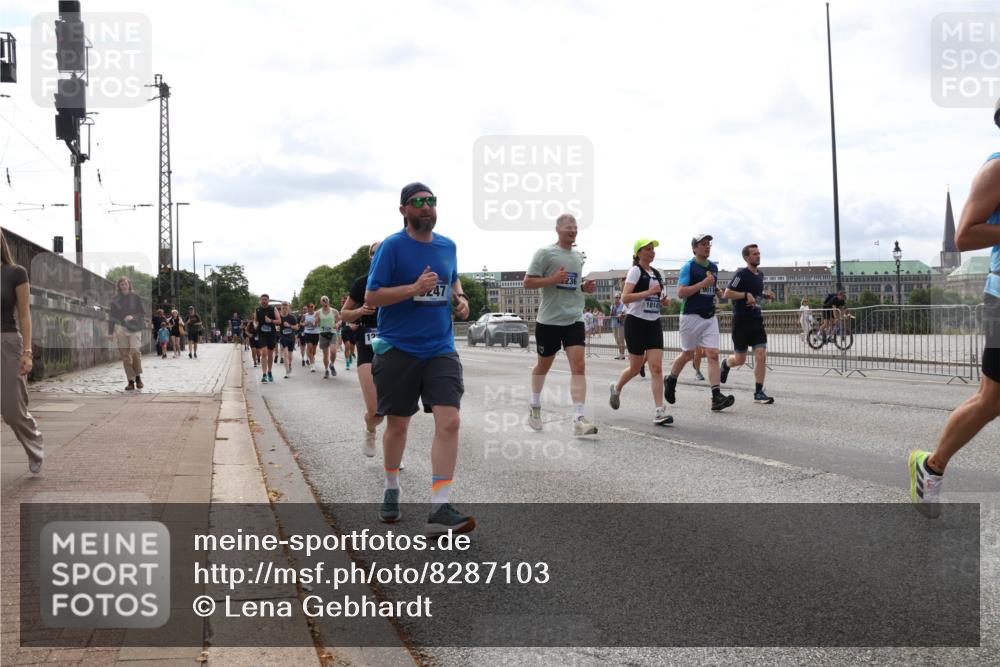 29.06.2025 - hella hamburg halbmarathon Lena Gebhardt http://msf.ph/oto/8287103 29.06.2025 10:20:57 Lombardsbrücke 236, 247, 18141, 9011, 1011, 1028, 1266, 1471, 1658, 2053, 2101, 2325, 2383, 2834, 2923, 2945, 2956, 2986, 3161, 3247, 3453, 3733, 3781, 3813, 4082, 4166, 4288, 4350, 4422, 4754, 4869, 5041, 5061, 5181, 5625, 5767, 6275, 6308, 6608, 7228, 7608, 8113, 8724, 8726, 8940, 9005, 9011, 9108, 9236, 9501, 9722, 9981, 10050, 10350, 10585, 10602, 11100, 11145, 11698, 11995, 12175, 12694, 12844, 13057, 13508 meine-sportfotos.de