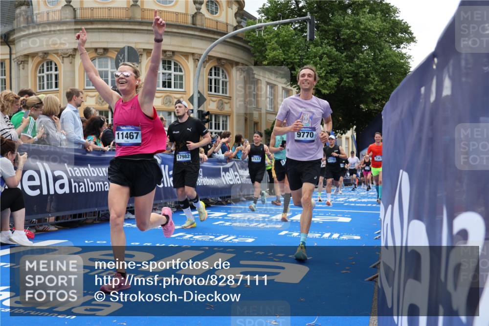 29.06.2025 - hella hamburg halbmarathon Strokosch-Dieckow http://msf.ph/oto/8287111 29.06.2025 10:48:21 Ziel 1537, 3747, 5129, 5362, 5528, 6081, 6923, 7367, 7599, 8216, 9262, 9770, 11211, 11451, 11467, 12549, 12840, 13962, 14797, 14990, 15629, 15735, 17745, 17855, 17982, 18790, 18923, 18963, 19127 meine-sportfotos.de