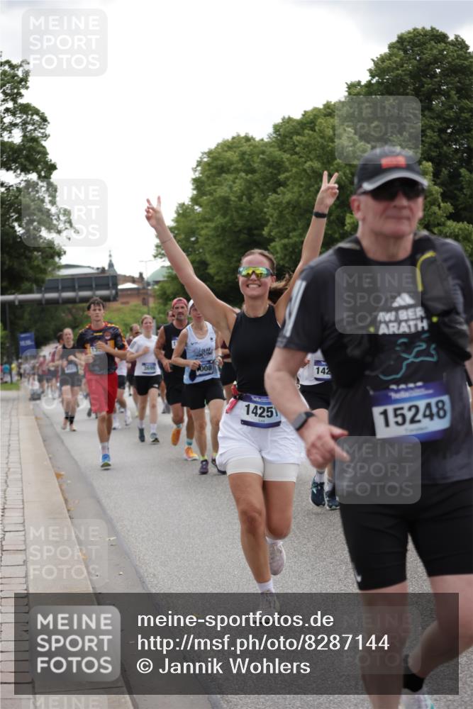 29.06.2025 - hella hamburg halbmarathon Jannik Wohlers http://msf.ph/oto/8287144 29.06.2025 10:35:44 Lombardsbrücke 1008, 1010, 1036, 1183, 1775, 1780, 1835, 2520, 2870, 3401, 3699, 3741, 3877, 4245, 4326, 4798, 4937, 5246, 5666, 6092, 6093, 6184, 6417, 6896, 7086, 7111, 7140, 7275, 7575, 7576, 8356, 8581, 8947, 9978, 10146, 10577, 11010, 11187, 11198, 11979, 12342, 12343, 12660, 12661, 13422, 13492, 13600, 13602, 13679, 14134, 14189, 14249, 14251, 14955, 15075, 15078, 15248, 15370, 15587, 15612, 15617, 15618, 15676, 15677, 15827, 15830, 15876, 16570, 16571, 17635 meine-sportfotos.de