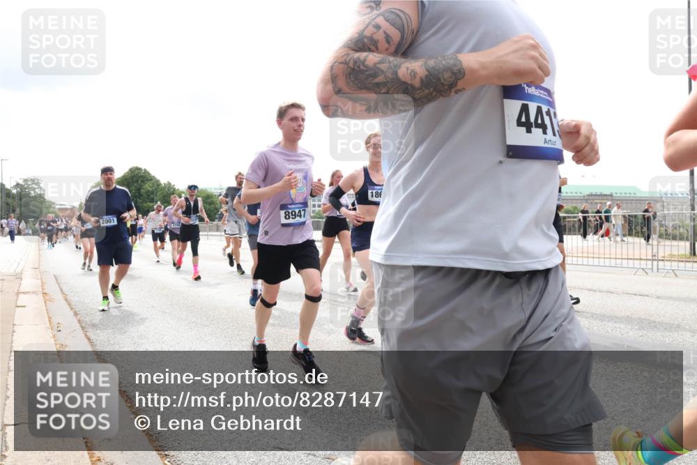 29.06.2025 - hella hamburg halbmarathon Lena Gebhardt http://msf.ph/oto/8287147 29.06.2025 10:36:01 Lombardsbrücke 2001, 4798, 8947, 186, 441, 1008, 1010, 1036, 1108, 1183, 1336, 1730, 1775, 1780, 1786, 1835, 2352, 2425, 2520, 2787, 2811, 2827, 2870, 3243, 3401, 3404, 3598, 3699, 3741, 3877, 3990, 4245, 4326, 4413, 4798, 4902, 4937, 5147, 5246, 5666, 5809, 6021, 6092, 6093, 6184, 6381, 6417, 6845, 6867, 6896, 7086, 7111, 7140, 7275, 7304, 7382, 7575, 7576, 8333, 8356, 8581, 8947, 9342, 9432, 9803, 9806, 9819, 10652, 12026, 12408 meine-sportfotos.de