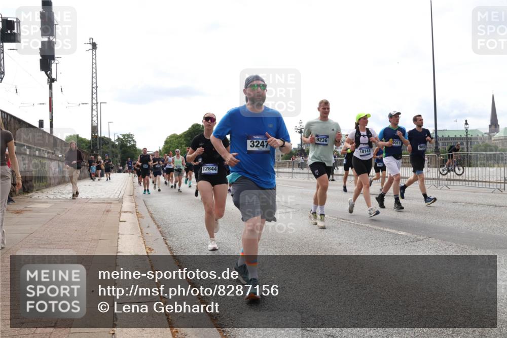 29.06.2025 - hella hamburg halbmarathon Lena Gebhardt http://msf.ph/oto/8287156 29.06.2025 10:20:58 Lombardsbrücke 12844, 3247, 9236, 9011, 18141, 9005, 11, 1011, 1028, 1266, 1471, 1658, 2053, 2101, 2325, 2383, 2834, 2923, 2945, 2956, 2986, 3161, 3247, 3453, 3733, 3781, 3813, 4082, 4166, 4288, 4350, 4422, 4754, 4869, 5041, 5061, 5181, 5625, 5767, 6275, 6308, 6608, 7228, 7608, 8113, 8724, 8726, 8940, 9005, 9011, 9108, 9236, 9501, 9981, 10050, 10350, 10585, 10602, 11100, 11145, 11698, 11995, 12175, 12694, 12844, 13057, 13508 meine-sportfotos.de