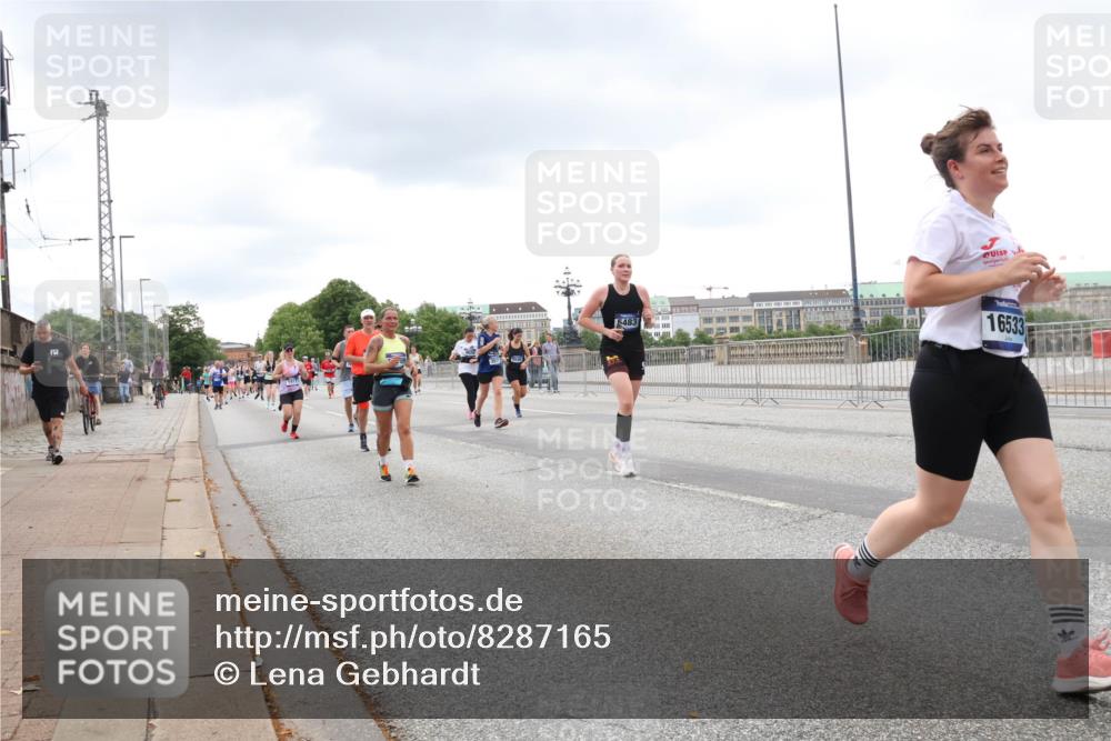 29.06.2025 - hella hamburg halbmarathon Lena Gebhardt http://msf.ph/oto/8287165 29.06.2025 10:55:29 Lombardsbrücke 353000, 5483, 16533, 1013, 1616, 1873, 1917, 2090, 2452, 3101, 3115, 3157, 3244, 3274, 3577, 4039, 4628, 5040, 5220, 5222, 5483, 5487, 5575, 6257, 6395, 6396, 6944, 7219, 7238, 7548, 7680, 7766, 8403, 8519, 8527, 8626, 8648, 9548, 9614, 9618, 9857, 9858, 9956, 10094, 10436, 10438, 10458, 10559, 10593, 10885, 11109, 11737, 11788, 11908, 12147, 12148, 12695, 12902, 13098, 13230, 13548, 14515, 14727, 15152, 15160, 16385 meine-sportfotos.de