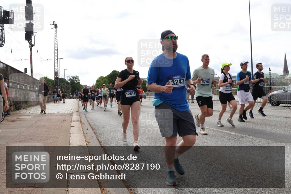 29.06.2025 - hella hamburg halbmarathon Lena Gebhardt http://msf.ph/oto/8287190 29.06.2025 10:20:58 Lombardsbrücke 12844, 3247, 9236, 18141, 9011, 1011, 1028, 1266, 1471, 1658, 2053, 2101, 2325, 2383, 2834, 2923, 2945, 2956, 2986, 3161, 3247, 3453, 3733, 3781, 3813, 4082, 4166, 4288, 4350, 4422, 4754, 4869, 5041, 5061, 5181, 5625, 5767, 6275, 6308, 6608, 7228, 7608, 8113, 8724, 8726, 8940, 9005, 9011, 9108, 9236, 9501, 9981, 10050, 10350, 10585, 10602, 11100, 11145, 11698, 11995, 12175, 12694, 12844, 13057, 13508 meine-sportfotos.de