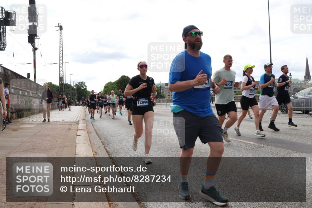 29.06.2025 - hella hamburg halbmarathon Lena Gebhardt http://msf.ph/oto/8287234 29.06.2025 10:20:58 Lombardsbrücke 12844, 9236, 9011, 18141, 1011, 1028, 1266, 1471, 1658, 2053, 2101, 2325, 2383, 2834, 2923, 2945, 2956, 2986, 3161, 3247, 3453, 3733, 3781, 3813, 4082, 4166, 4288, 4350, 4422, 4754, 4869, 5041, 5061, 5181, 5625, 5767, 6275, 6308, 6608, 7228, 7608, 8113, 8724, 8726, 8940, 9005, 9011, 9108, 9236, 9501, 9981, 10050, 10350, 10585, 10602, 11100, 11145, 11698, 11995, 12175, 12694, 12844, 13057, 13508 meine-sportfotos.de