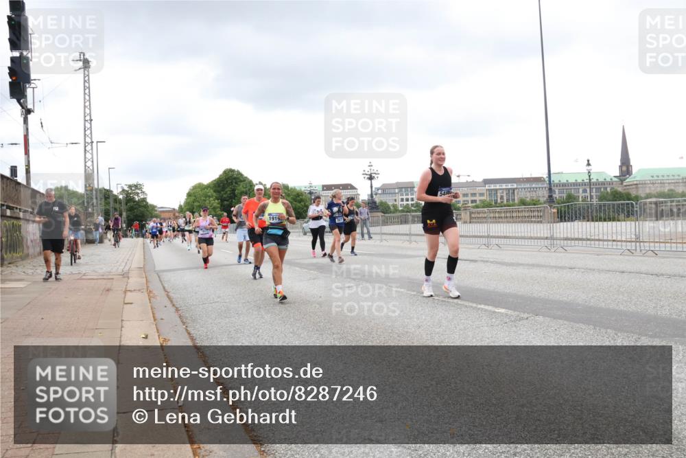 29.06.2025 - hella hamburg halbmarathon Lena Gebhardt http://msf.ph/oto/8287246 29.06.2025 10:55:29 Lombardsbrücke 1919, 1013, 1616, 1873, 1917, 2090, 2452, 3101, 3115, 3157, 3244, 3274, 3577, 4039, 4628, 5040, 5220, 5222, 5483, 5487, 5575, 6257, 6395, 6396, 6944, 7219, 7238, 7548, 7680, 7766, 8403, 8519, 8527, 8626, 8648, 9548, 9614, 9618, 9857, 9858, 9956, 10094, 10436, 10438, 10458, 10559, 10593, 10885, 11109, 11737, 11788, 11908, 12147, 12148, 12695, 12902, 13098, 13230, 13548, 14515, 14727, 15152, 15160, 16385 meine-sportfotos.de