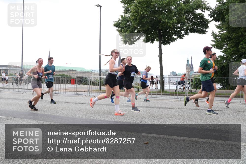 29.06.2025 - hella hamburg halbmarathon Lena Gebhardt http://msf.ph/oto/8287257 29.06.2025 10:46:37 Lombardsbrücke 1363, 1371, 1375, 1429, 1465, 1532, 1608, 1720, 1837, 1999, 2162, 2320, 2500, 2697, 3277, 3406, 3407, 3410, 3469, 3734, 3823, 4119, 4202, 4296, 4342, 4355, 4448, 4604, 5697, 5700, 5854, 6068, 6124, 6161, 6740, 7303, 7364, 7368, 7374, 7412, 7767, 7827, 7960, 7983, 8047, 8477, 8551, 8553, 8700, 9129, 9337, 9445, 9691, 10153, 10230, 11361, 11910, 12298, 12333, 12507, 12522, 13969, 14261, 15852, 16882, 16987 meine-sportfotos.de