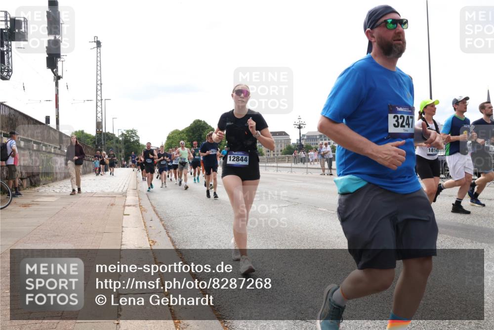 29.06.2025 - hella hamburg halbmarathon Lena Gebhardt http://msf.ph/oto/8287268 29.06.2025 10:20:58 Lombardsbrücke 14615, 12844, 3247, 1814, 1011, 1028, 1266, 1471, 1658, 2053, 2101, 2325, 2383, 2834, 2923, 2945, 2956, 2986, 3161, 3247, 3453, 3733, 3781, 3813, 4082, 4166, 4288, 4350, 4422, 4754, 4869, 5041, 5061, 5181, 5625, 5767, 6275, 6308, 6608, 7228, 7608, 8113, 8724, 8726, 8940, 9005, 9011, 9108, 9236, 9501, 9981, 10050, 10350, 10585, 10602, 11100, 11145, 11698, 11995, 12175, 12694, 12844, 13057, 13508 meine-sportfotos.de