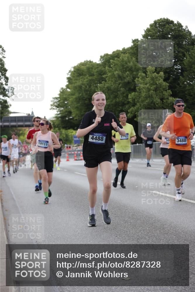 29.06.2025 - hella hamburg halbmarathon Jannik Wohlers http://msf.ph/oto/8287328 29.06.2025 10:03:38 Lombardsbrücke 1032, 1355, 3488, 4095, 4488, 5058, 5363, 5613, 6142, 6706, 7017, 7306, 7485, 8177, 8421, 8422, 8423, 8469, 9526, 9899, 11511, 11614, 12336, 12653, 13173, 13583, 15520, 15525, 15678, 16099, 16113, 17098, 17860, 17880, 18111, 18985 meine-sportfotos.de