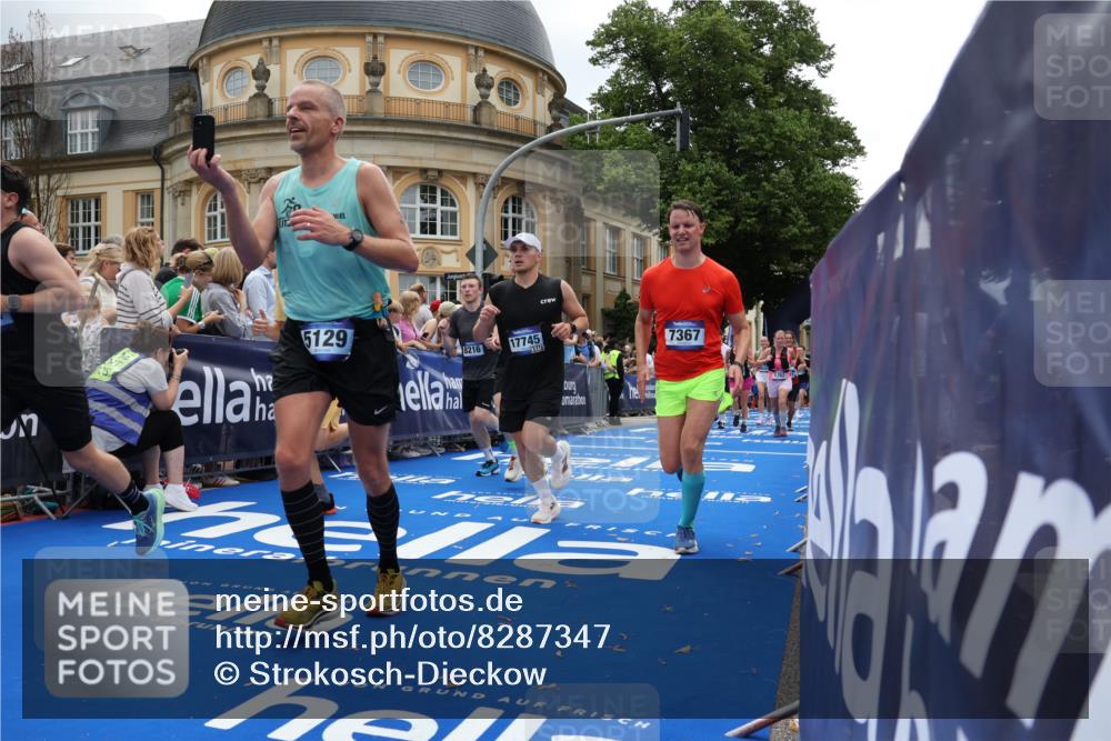 29.06.2025 - hella hamburg halbmarathon Strokosch-Dieckow http://msf.ph/oto/8287347 29.06.2025 10:48:24 Ziel 1537, 3747, 5129, 5362, 5528, 6081, 6923, 7367, 8216, 9262, 9770, 10000, 10860, 11451, 11467, 12149, 12549, 12690, 12840, 13962, 14033, 14990, 15735, 15808, 15917, 17395, 17745, 17855, 17982, 18251, 18790, 18923 meine-sportfotos.de