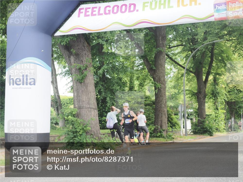 29.06.2025 - hella hamburg halbmarathon KatJ http://msf.ph/oto/8287371 29.06.2025 10:12:01 Zwischen KM18-KM19  meine-sportfotos.de