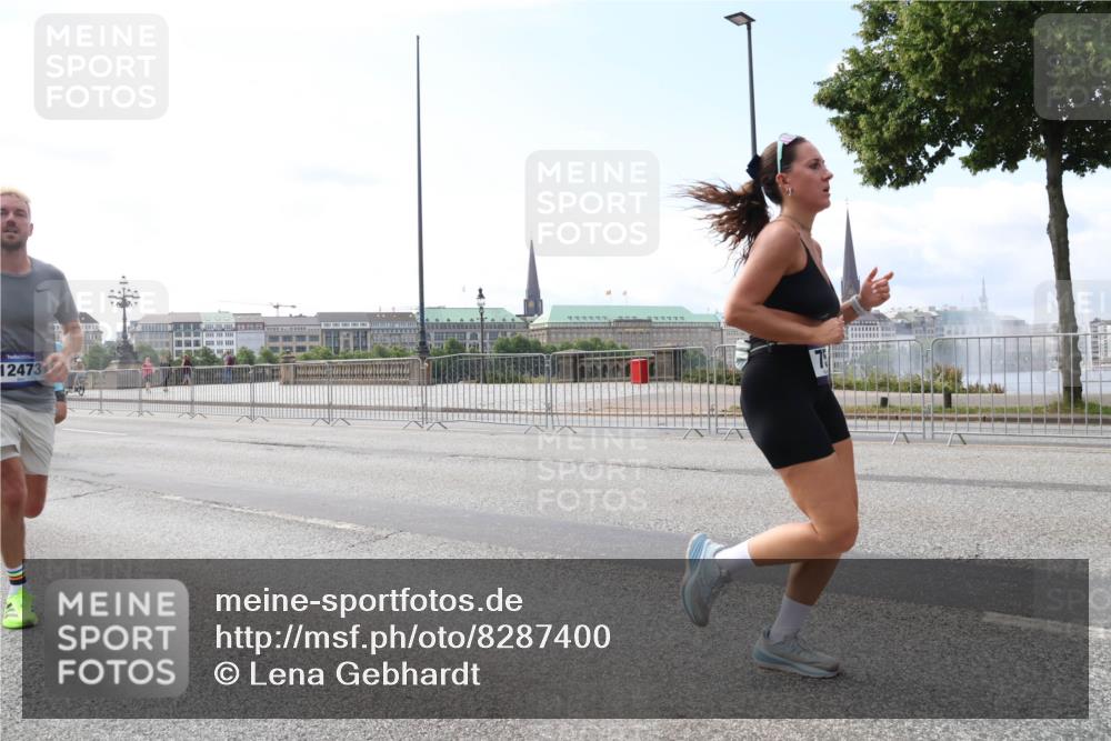 29.06.2025 - hella hamburg halbmarathon Lena Gebhardt http://msf.ph/oto/8287400 29.06.2025 10:11:48 Lombardsbrücke 1328, 1531, 1866, 1992, 3363, 4227, 5379, 5605, 7571, 8115, 8807, 8810, 9191, 9428, 10042, 10372, 10409, 10428, 11321, 11507, 11525, 11537, 11581, 11755, 11917, 12286, 12473, 13171, 13177, 13203, 13542, 13939, 13958, 14008, 14196, 14384, 15137, 15797, 15945, 16976, 17080, 17638, 17774, 17787, 17866, 18261, 18278, 18382, 18395, 18655, 19172 meine-sportfotos.de