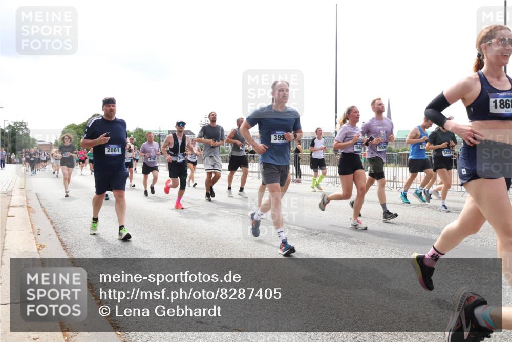29.06.2025 - hella hamburg halbmarathon Lena Gebhardt http://msf.ph/oto/8287405 29.06.2025 10:36:02 Lombardsbrücke 2001, 4798, 399, 1582, 10047, 1119, 9432, 1868, 1008, 1010, 1036, 1102, 1108, 1183, 1336, 1730, 1775, 1780, 1835, 2352, 2425, 2520, 2787, 2811, 2827, 2870, 3243, 3401, 3404, 3598, 3699, 3741, 3877, 3990, 4245, 4326, 4413, 4798, 4902, 4937, 5147, 5246, 5666, 5809, 6021, 6092, 6093, 6184, 6417, 6845, 6867, 6896, 7086, 7111, 7140, 7275, 7304, 7382, 7575, 7576, 8333, 8356, 8581, 8947, 9342, 9432, 9803, 9806, 9819, 10652, 12026, 12408 meine-sportfotos.de