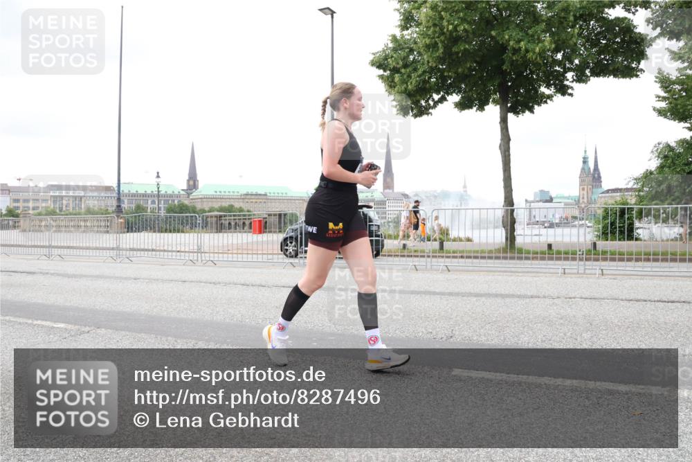 29.06.2025 - hella hamburg halbmarathon Lena Gebhardt http://msf.ph/oto/8287496 29.06.2025 10:55:30 Lombardsbrücke 1013, 1616, 1873, 1917, 2090, 2452, 3101, 3115, 3157, 3244, 3274, 3577, 4039, 4628, 5040, 5220, 5222, 5483, 5487, 5575, 6257, 6395, 6396, 6944, 7219, 7238, 7548, 7680, 7766, 7969, 8403, 8519, 8527, 8626, 8648, 9548, 9614, 9618, 9857, 9858, 9956, 10094, 10436, 10438, 10458, 10559, 10593, 10885, 11109, 11737, 11788, 11903, 11908, 12147, 12148, 12695, 12902, 13098, 13230, 13548, 14515, 14727, 15152, 15160, 16385 meine-sportfotos.de